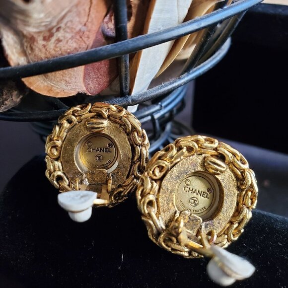 AUTHENTIC CHANEL CLIP-ON EARRINGS - Picture 4 of 7
